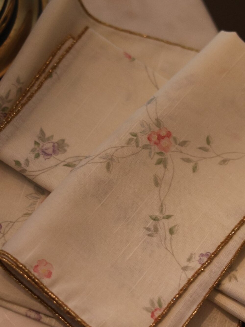 Set of 4 NWVT Vintage Floral Napkins